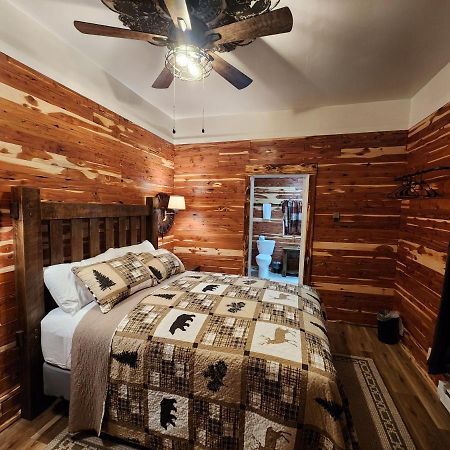 Log Cabin Inn Eureka Springs Exterior photo