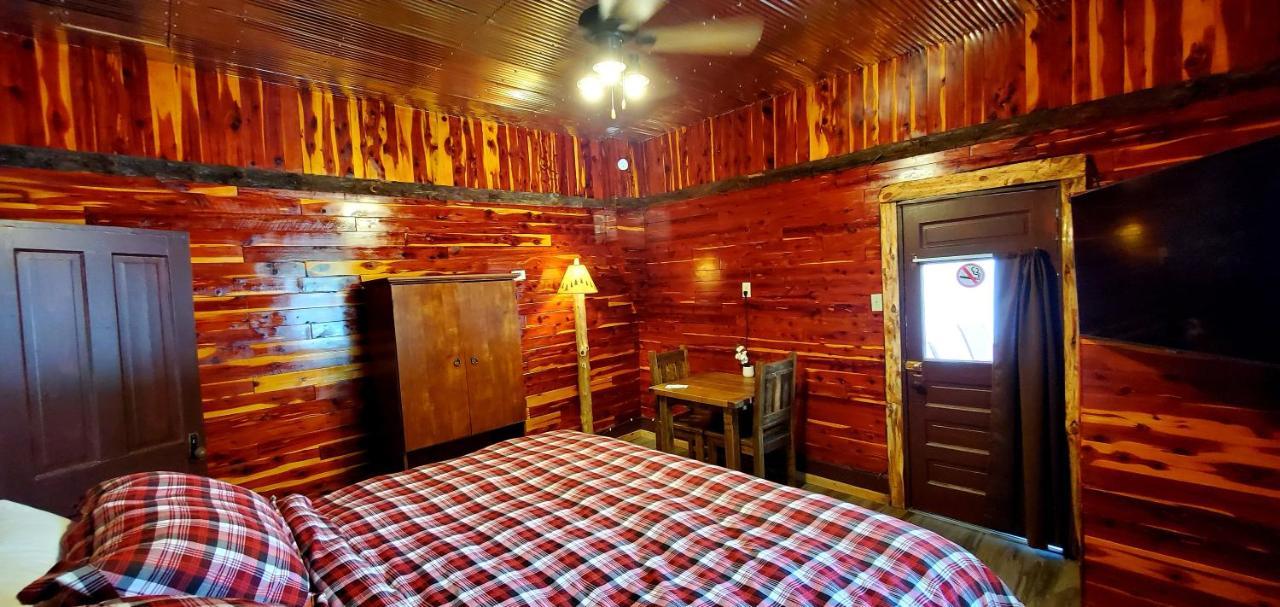 Log Cabin Inn Eureka Springs Exterior photo