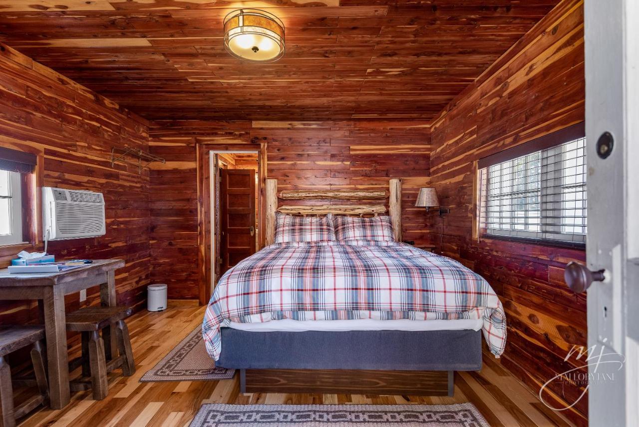 Log Cabin Inn Eureka Springs Exterior photo