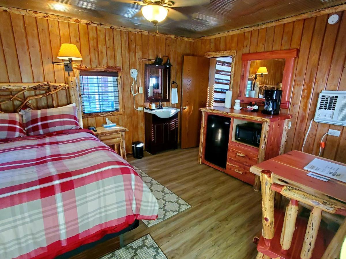 Log Cabin Inn Eureka Springs Exterior photo
