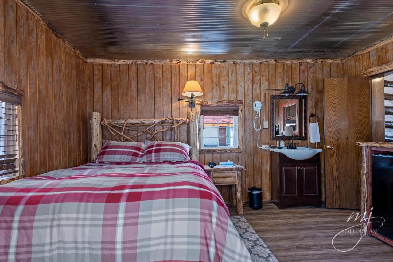 Log Cabin Inn Eureka Springs Exterior photo