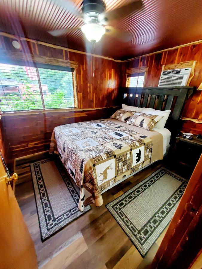 Log Cabin Inn Eureka Springs Exterior photo